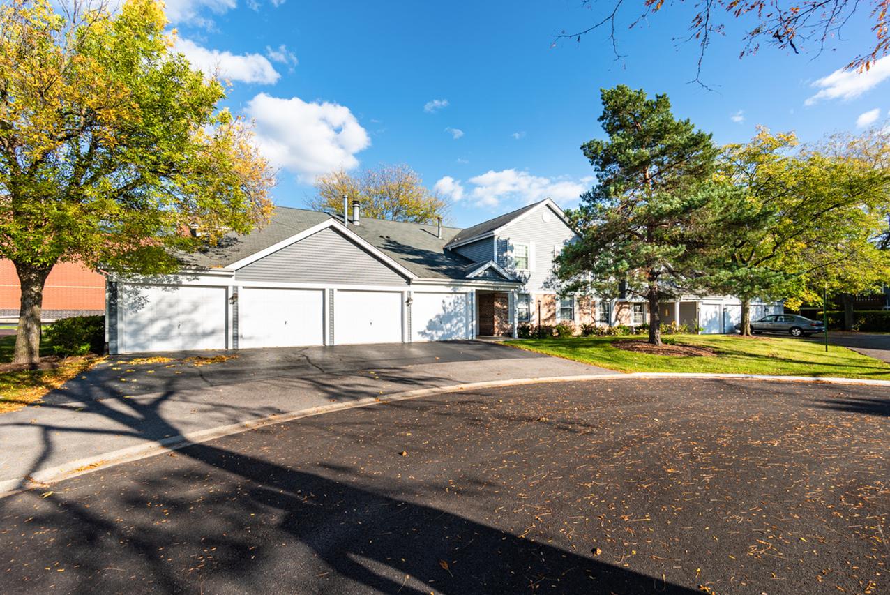759 Sterling Ct. #A2, Bartlett, IL 60103