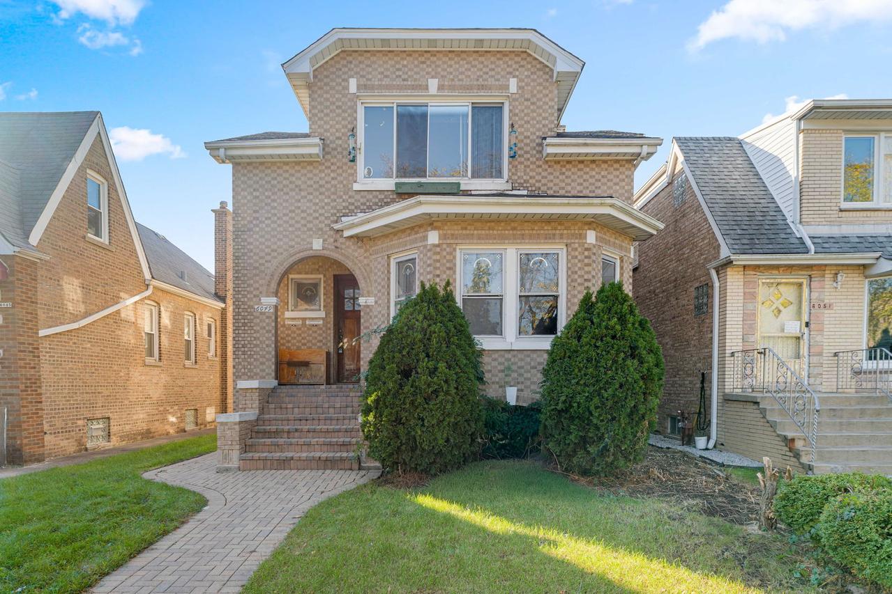 6049 W Roscoe St., Chicago, IL 60634