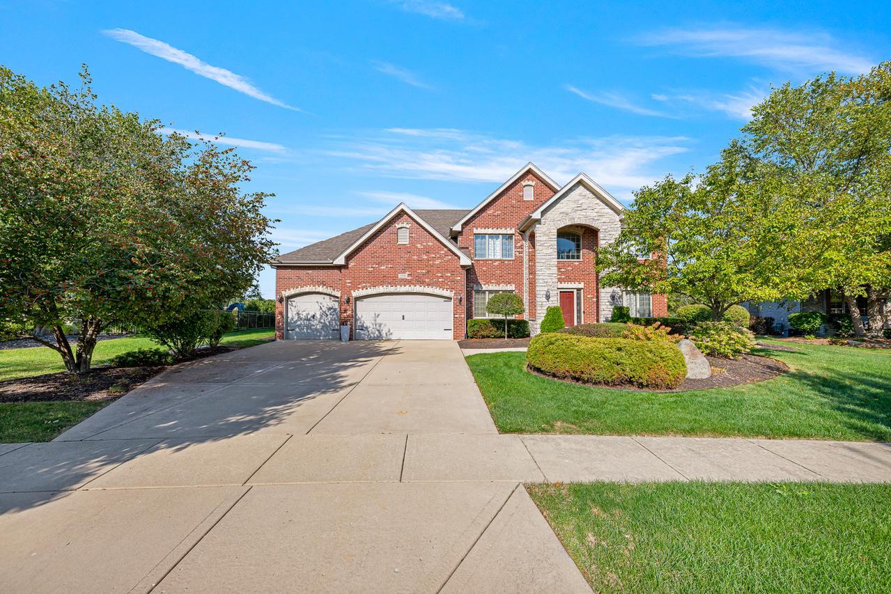 1990 Edgeview Dr., New Lenox, IL 60451