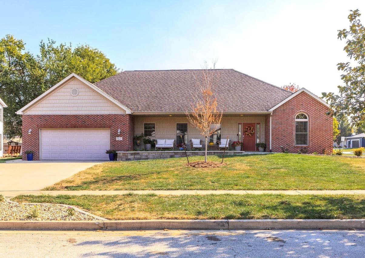 36 Lone Oak Ct., Bloomington, IL 61705