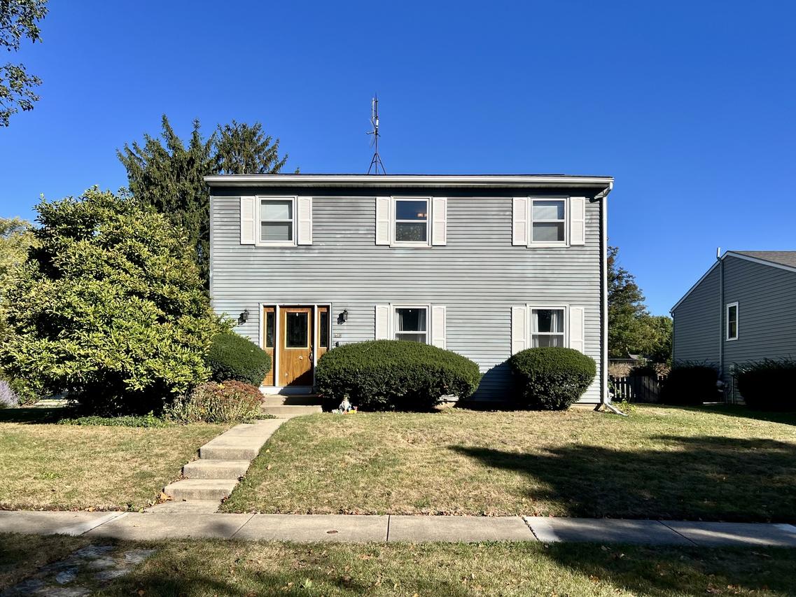 63 Brookshire Green, Bloomington, IL 61704