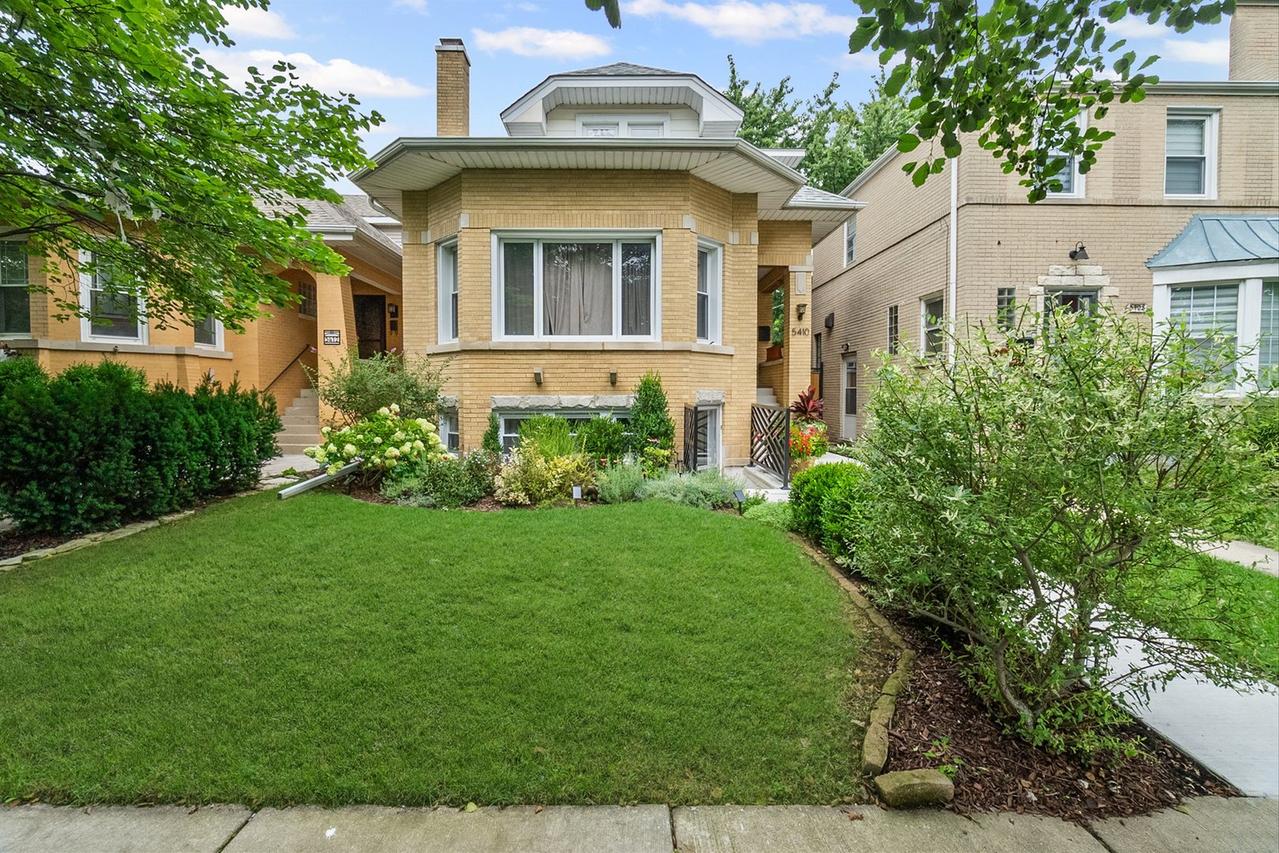 5410 W Hutchinson St., Chicago, IL 60641