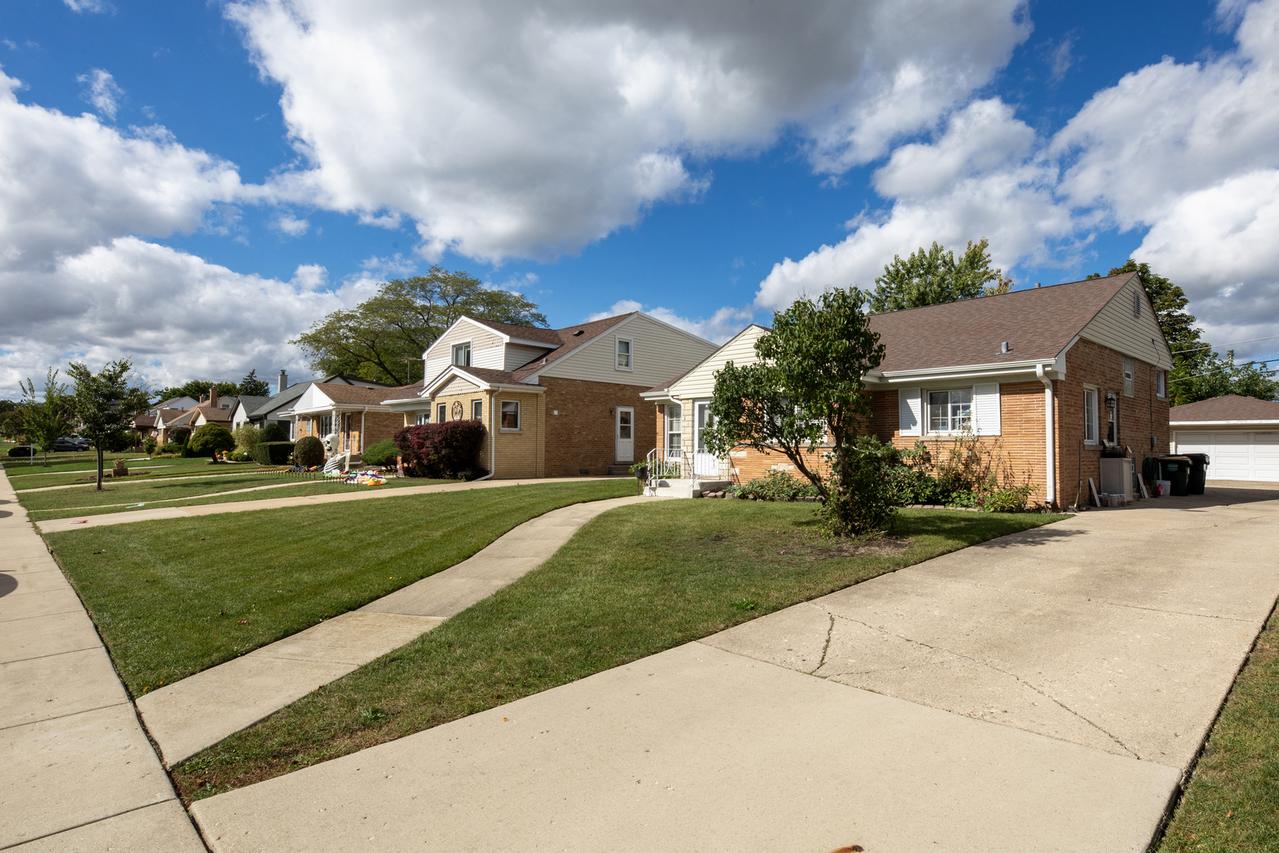 6914 W Oakton Ct., Niles, IL 60714