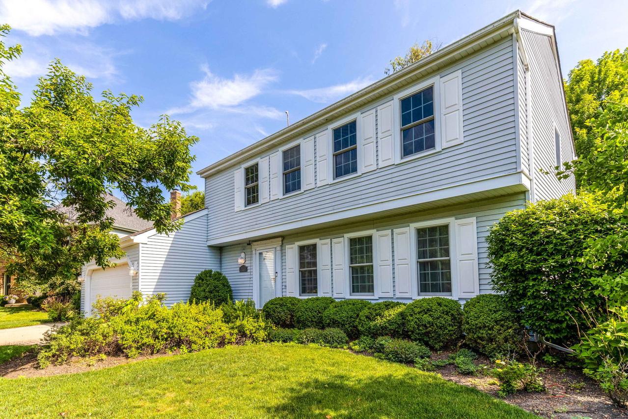 1338 Trinity Pl., Libertyville, IL 60048