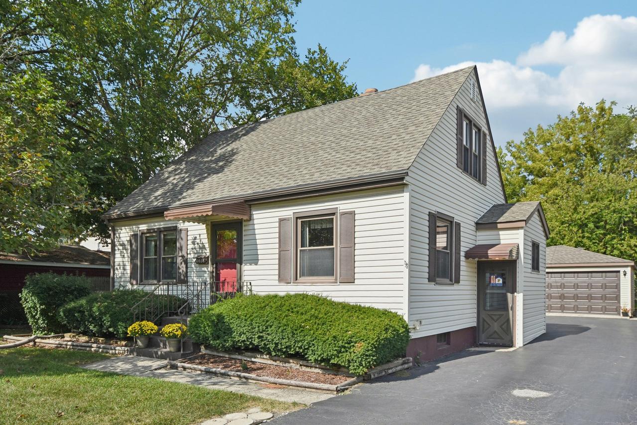 6666 Ravinia Dr., Tinley Park, IL 60477