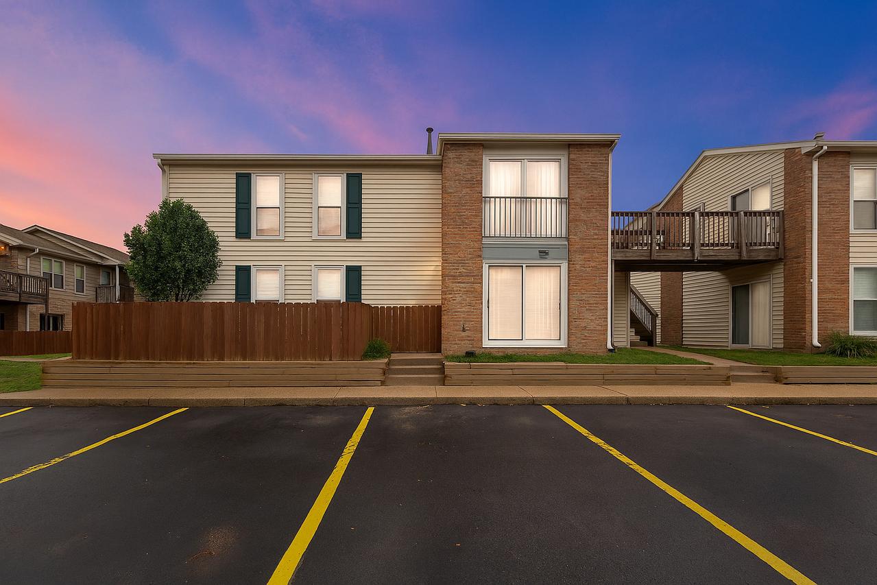 1975 Kenilworth Cir. #B, Hoffman Estates, IL 60169