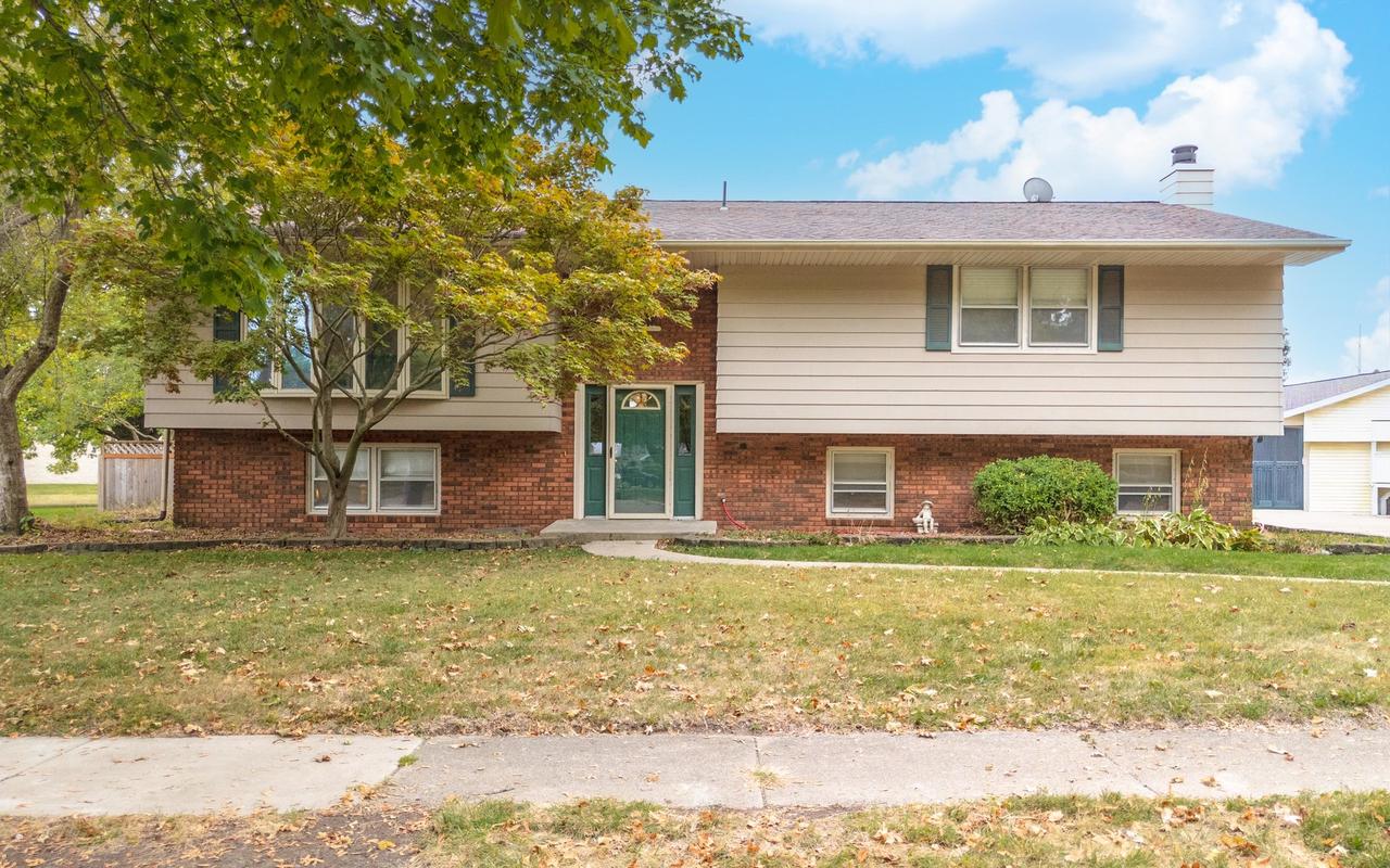 1909 Marzel Dr., Bloomington, IL 61701