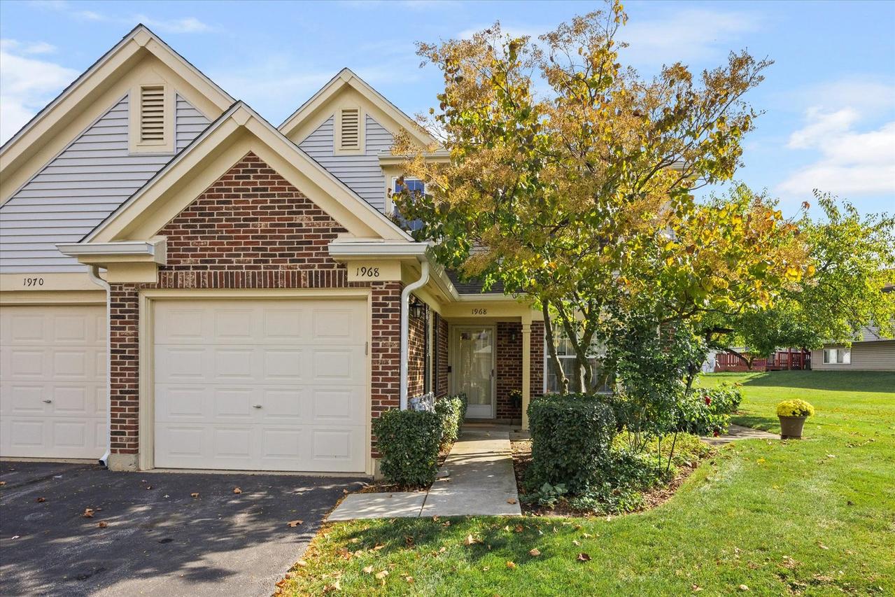 1968 Quaker Hollow Ln., Streamwood, IL 60107