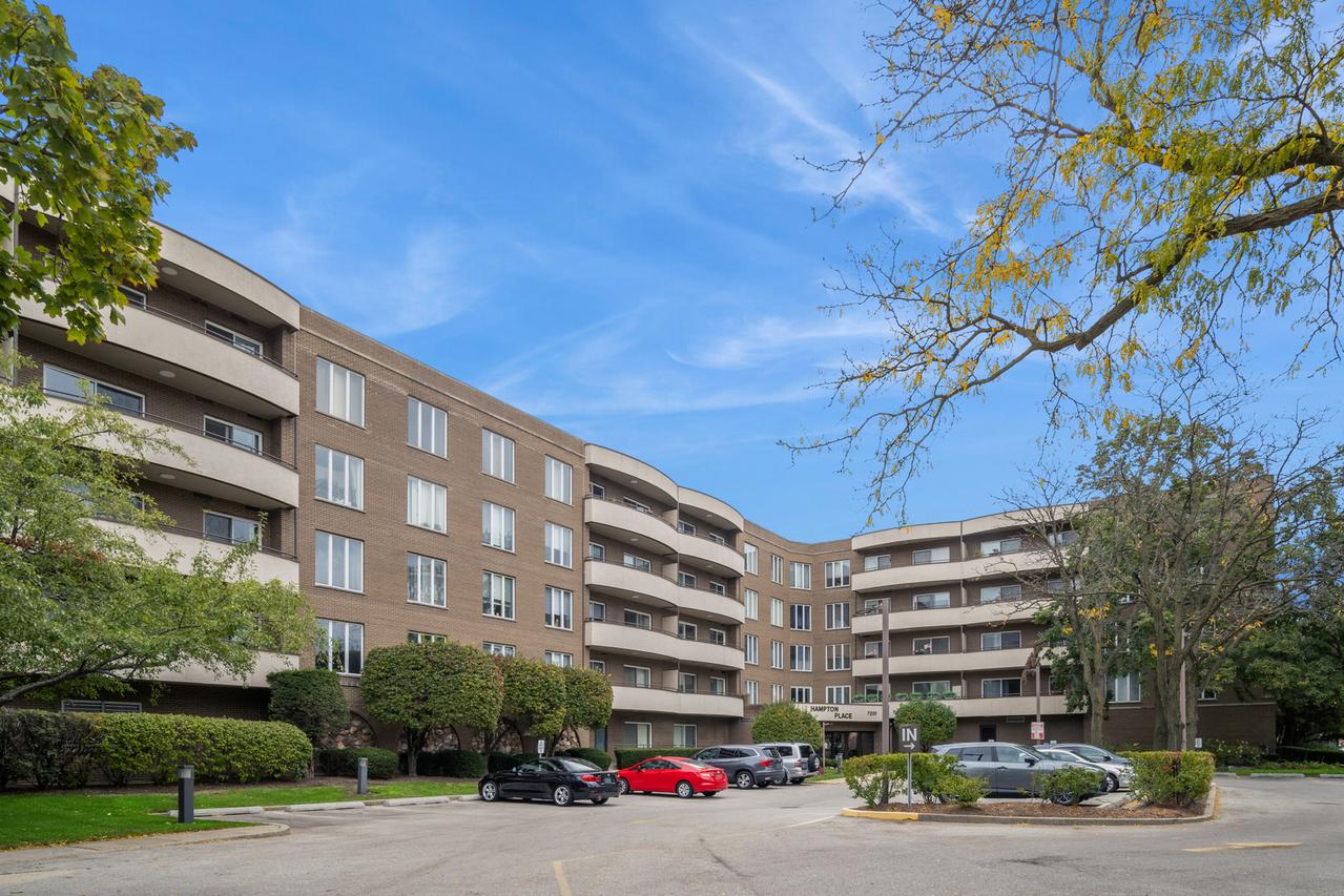 7201 N Lincoln Ave. #301, Lincolnwood, IL 60712