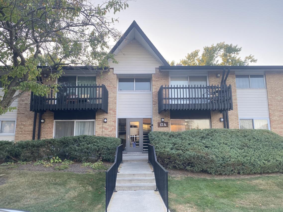 17a Kingery Quarter #102, Willowbrook, IL 60527