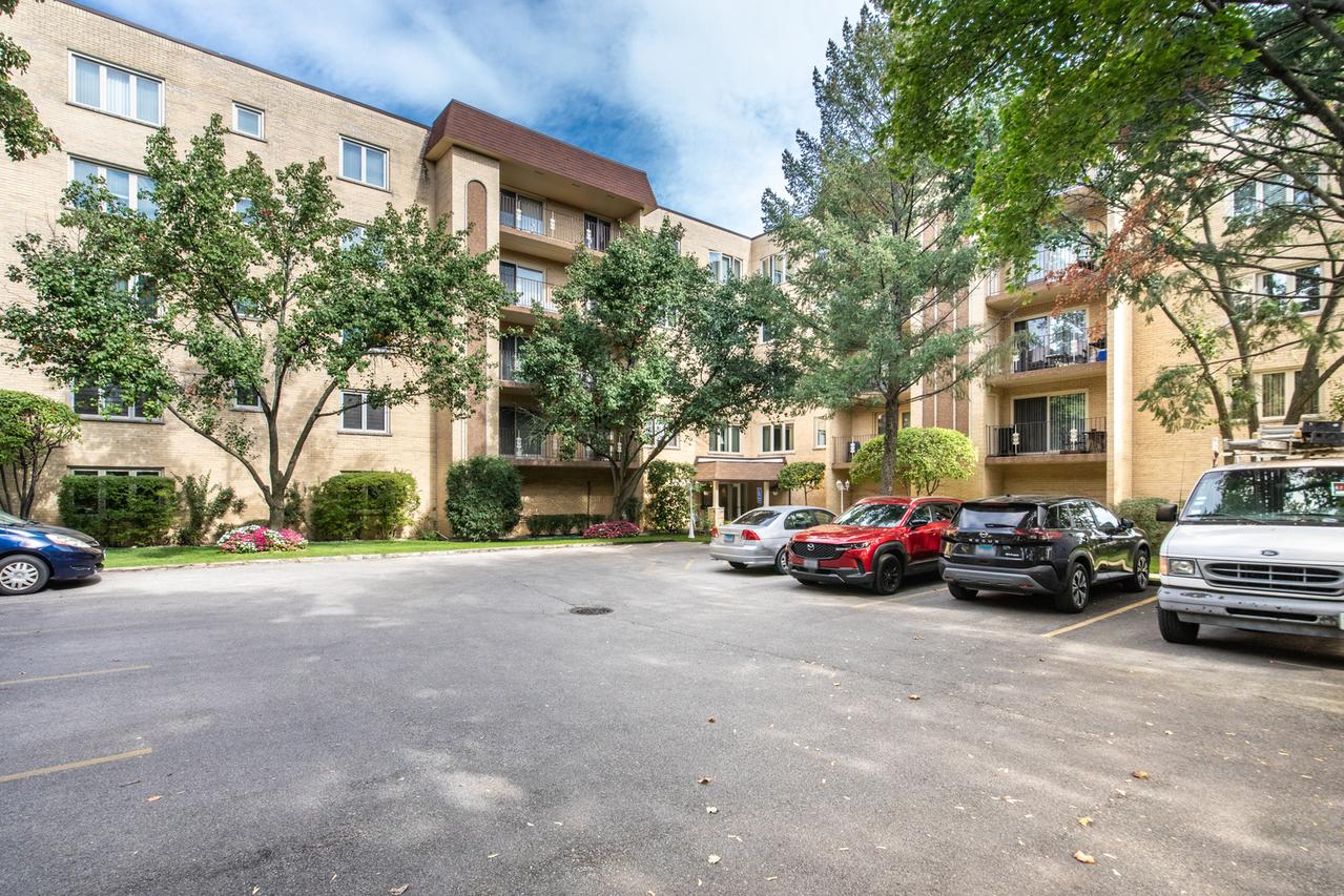 6430 W Belle Plaine Ave. #307, Chicago, IL 60634