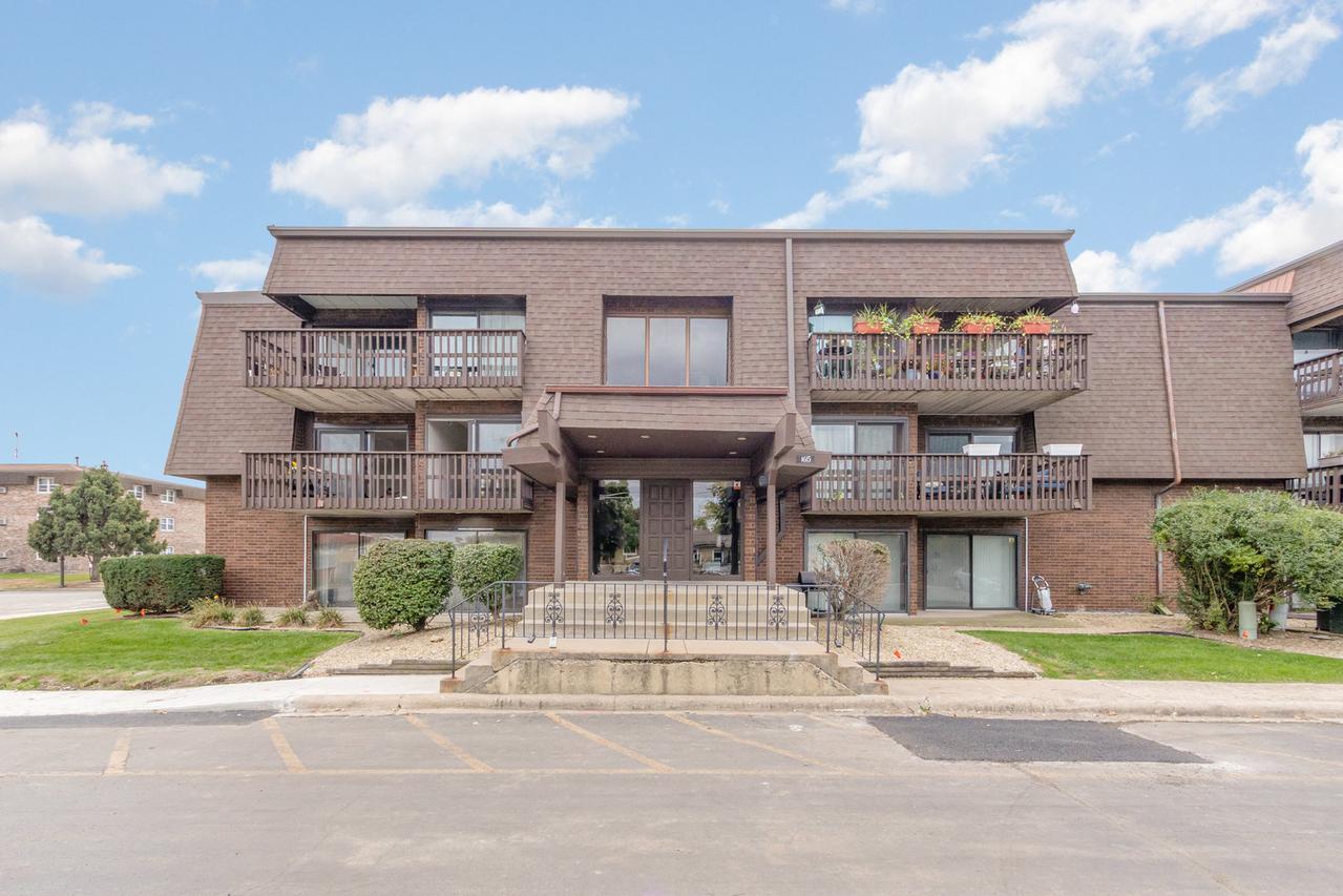 1615 Richmond Cir. #101, Joliet, IL 60435