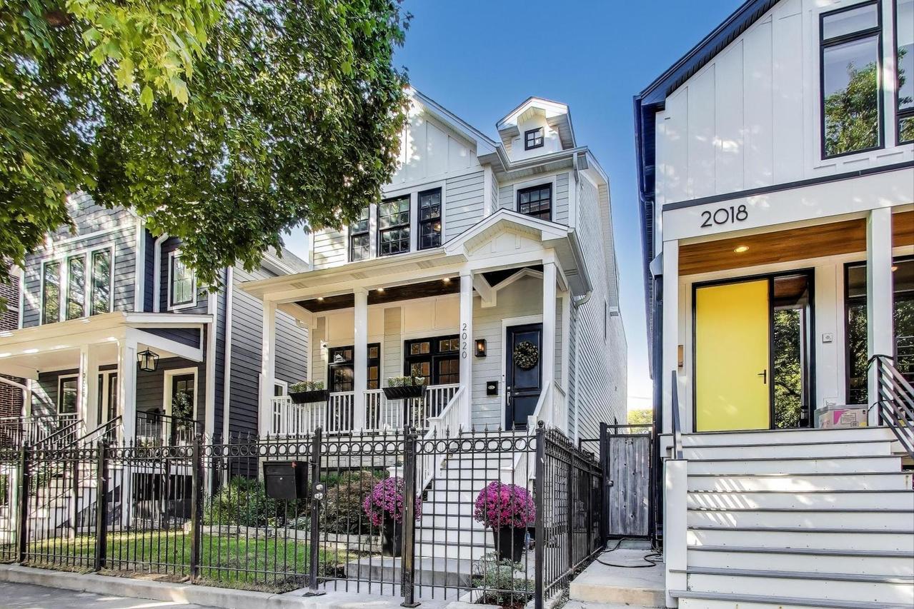 2020 W Barry Ave., Chicago, IL 60618