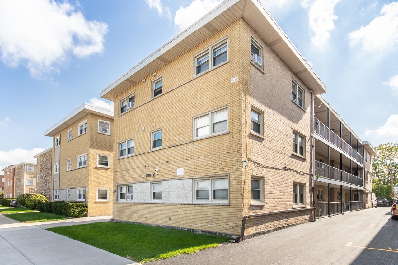 6733 W Irving Park Ave. #2B, Chicago, IL 60634