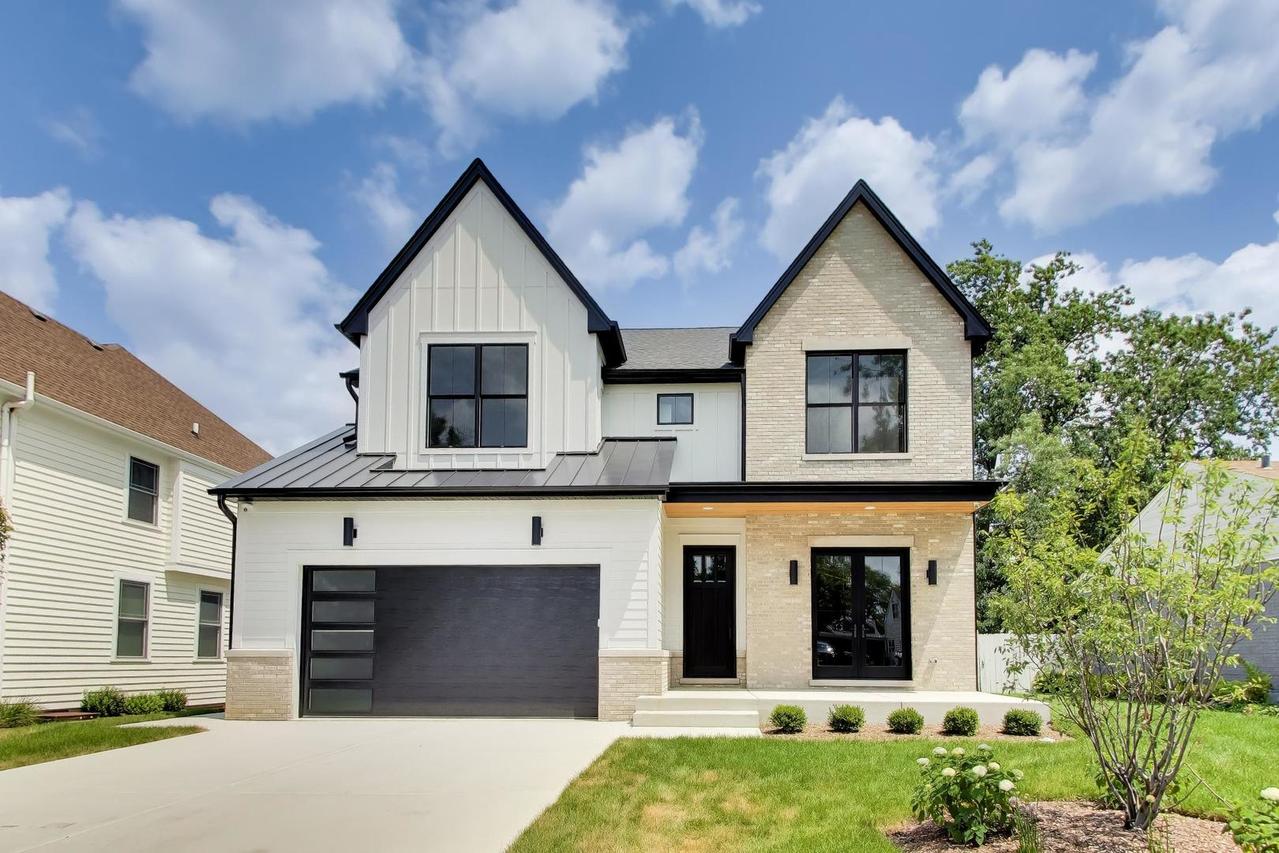 787 S Cambridge Ave., Elmhurst, IL 60126