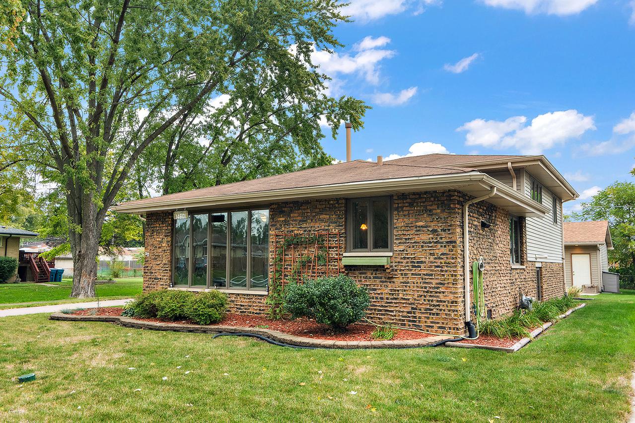 14601 Tripp Ave., Midlothian, IL 60445
