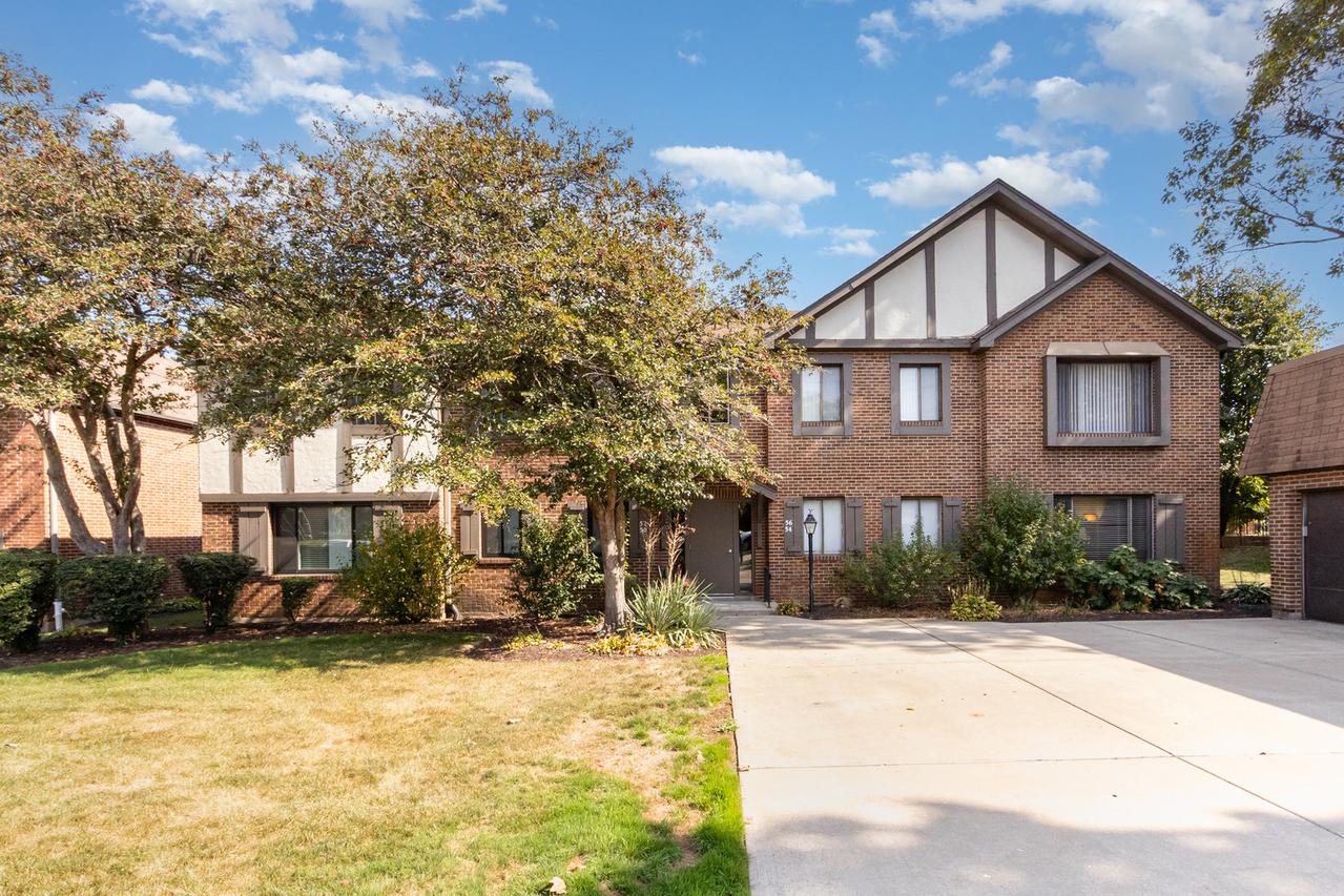 52 Parliament Dr. #127, Palos Heights, IL 60463