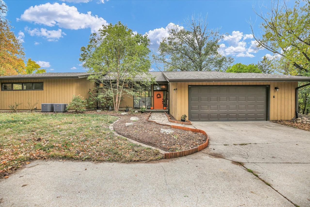 1010 Parkview Dr., Mahomet, IL 61853