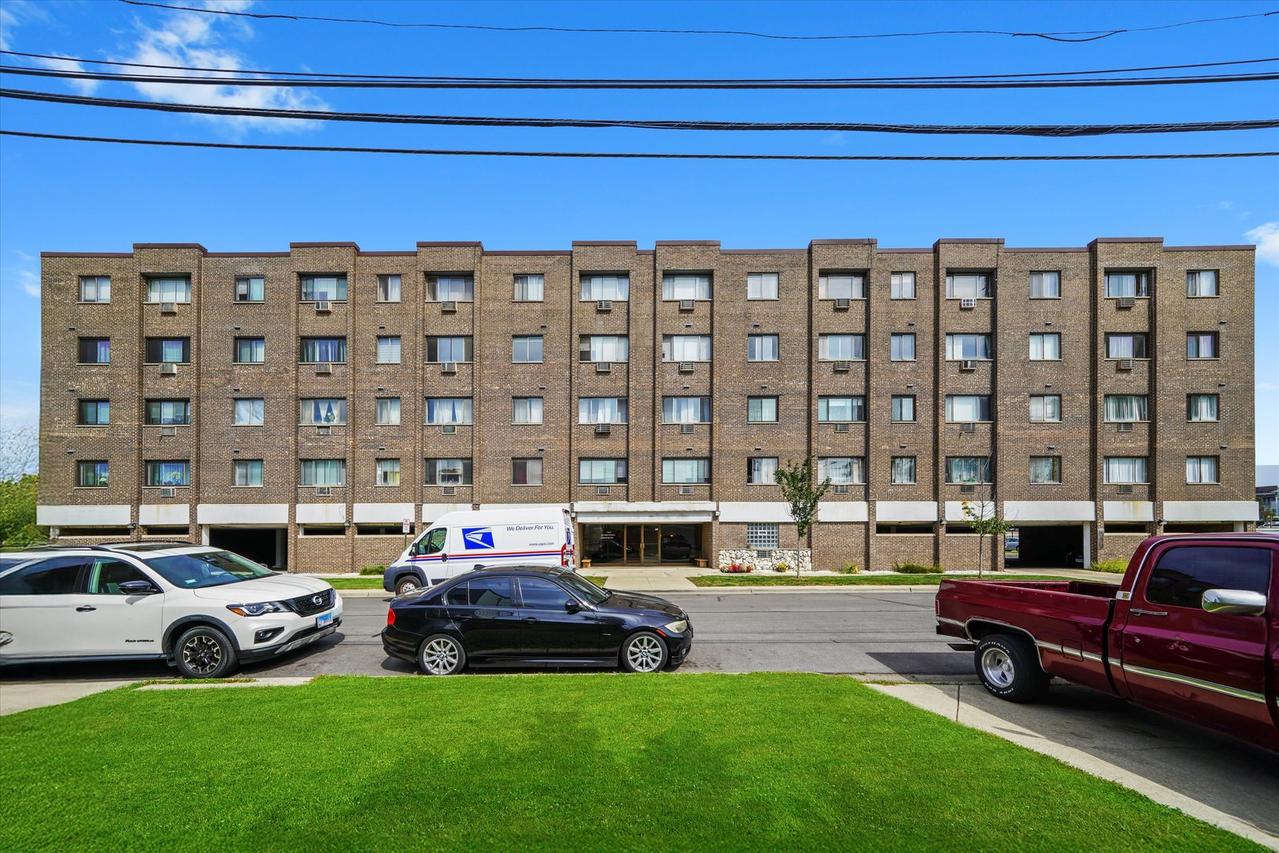 7650 W Altgeld St. #306, Elmwood Park, IL 60707