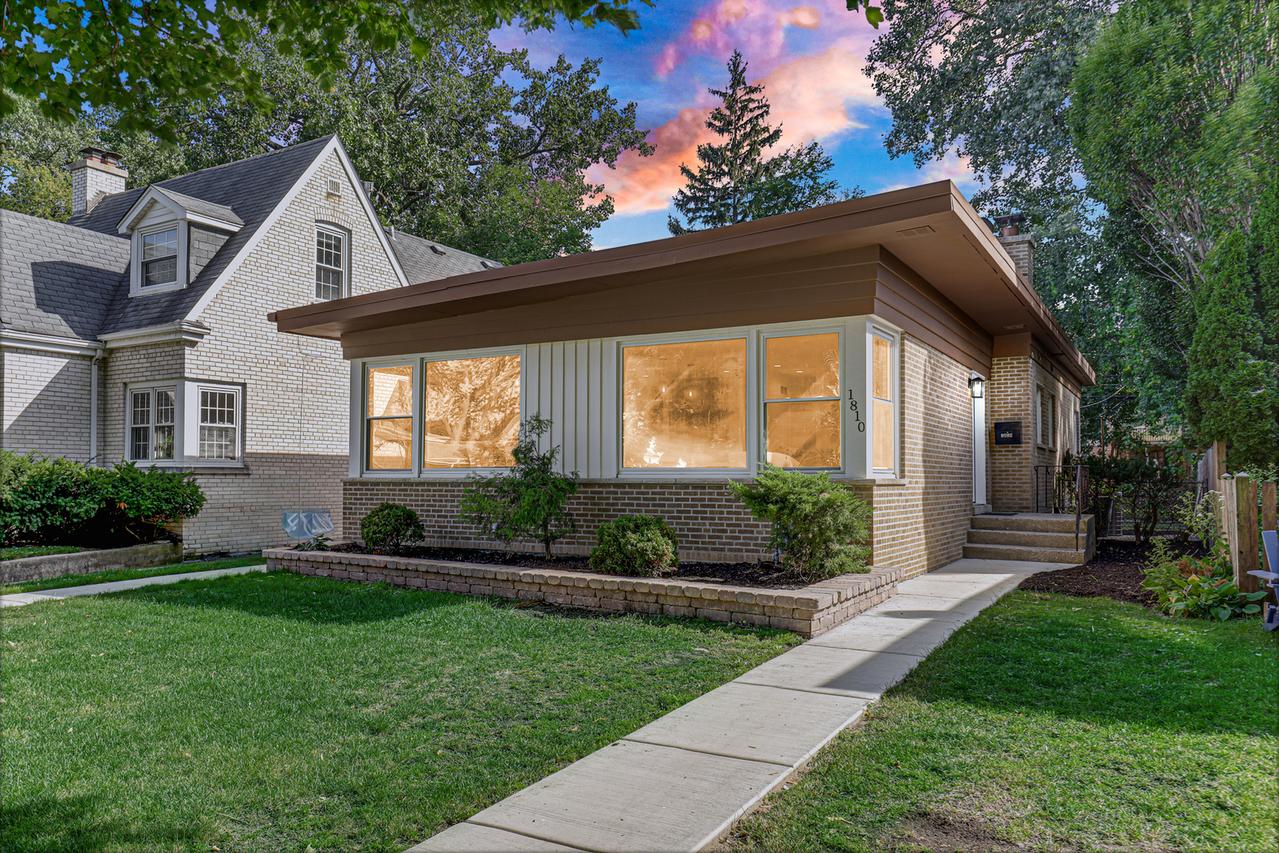 1810 South Blvd., Evanston, IL 60202