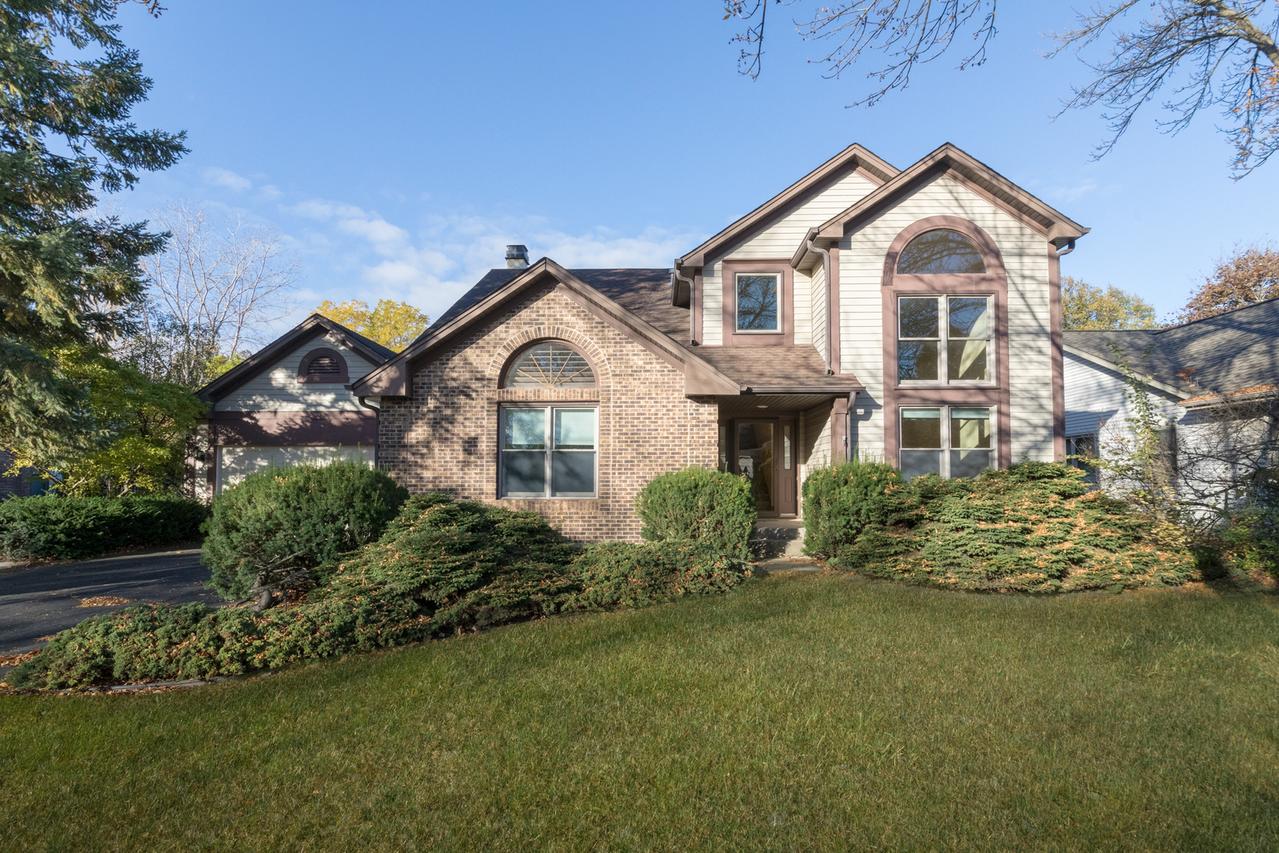 1956 N Lake Arlington Dr., Arlington Heights, IL 60004
