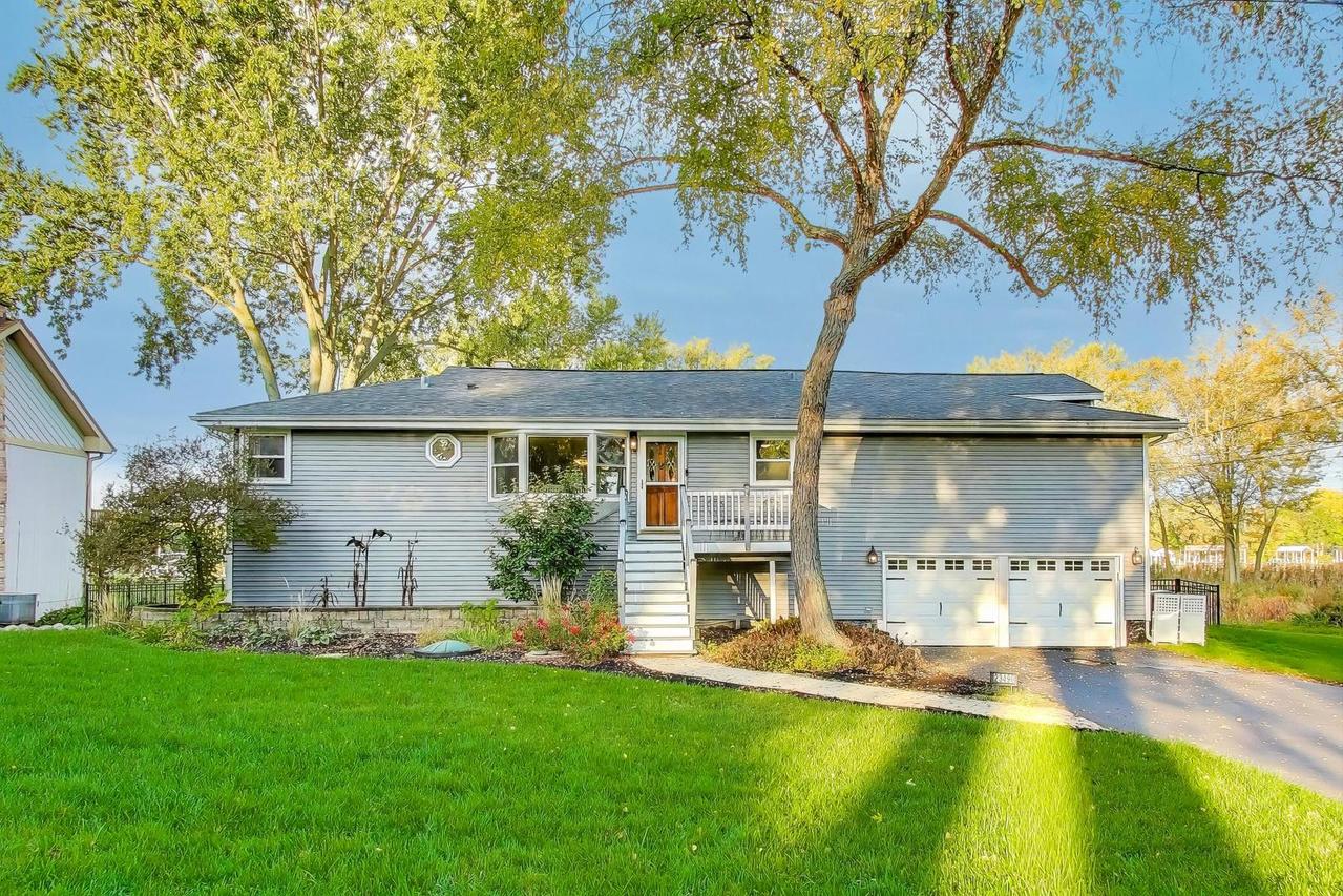 23490 N Spring Dr., Barrington, IL 60010