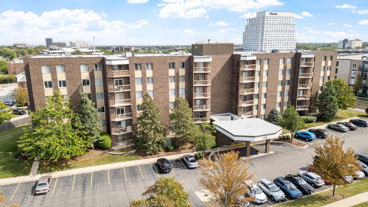 2201 S Grace St. #305, Lombard, IL 60148