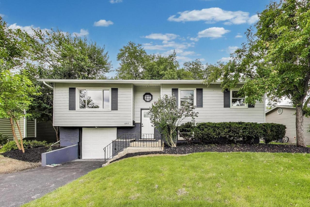 6915 Hawthorne Ln., Hanover Park, IL 60133