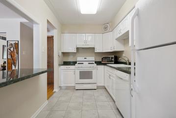 6443 Clarendon Hills Rd. #206, Willowbrook, IL 60527