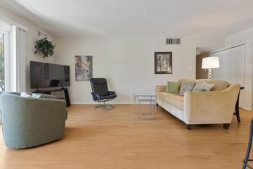 6443 Clarendon Hills Rd. #206, Willowbrook, IL 60527