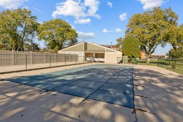 6443 Clarendon Hills Rd. #206, Willowbrook, IL 60527