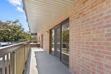 6443 Clarendon Hills Rd. #206, Willowbrook, IL 60527