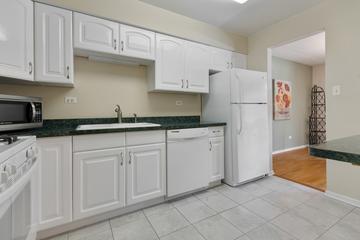 6443 Clarendon Hills Rd. #206, Willowbrook, IL 60527