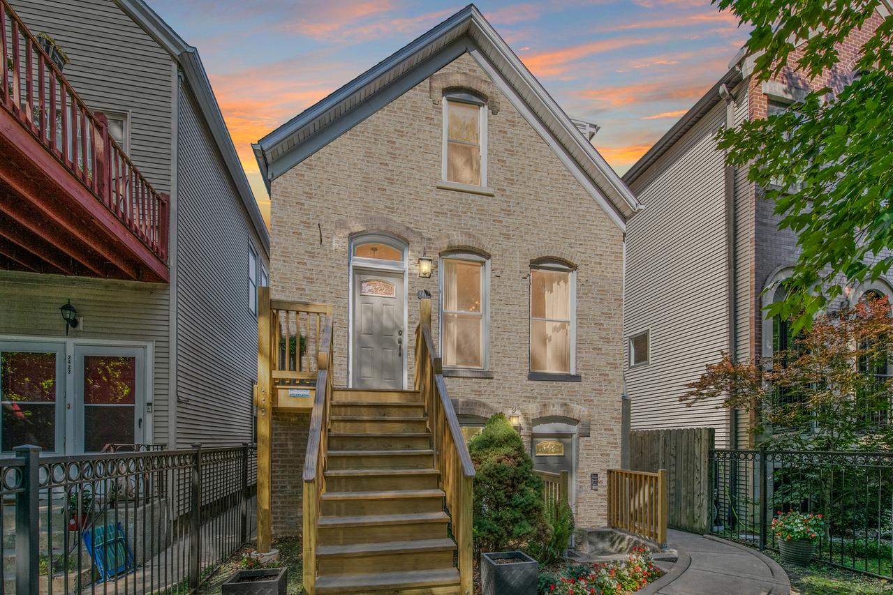 2418 W Charleston St., Chicago, IL 60647