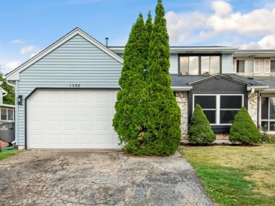 1366 Inverness Dr., Elgin, IL 60120