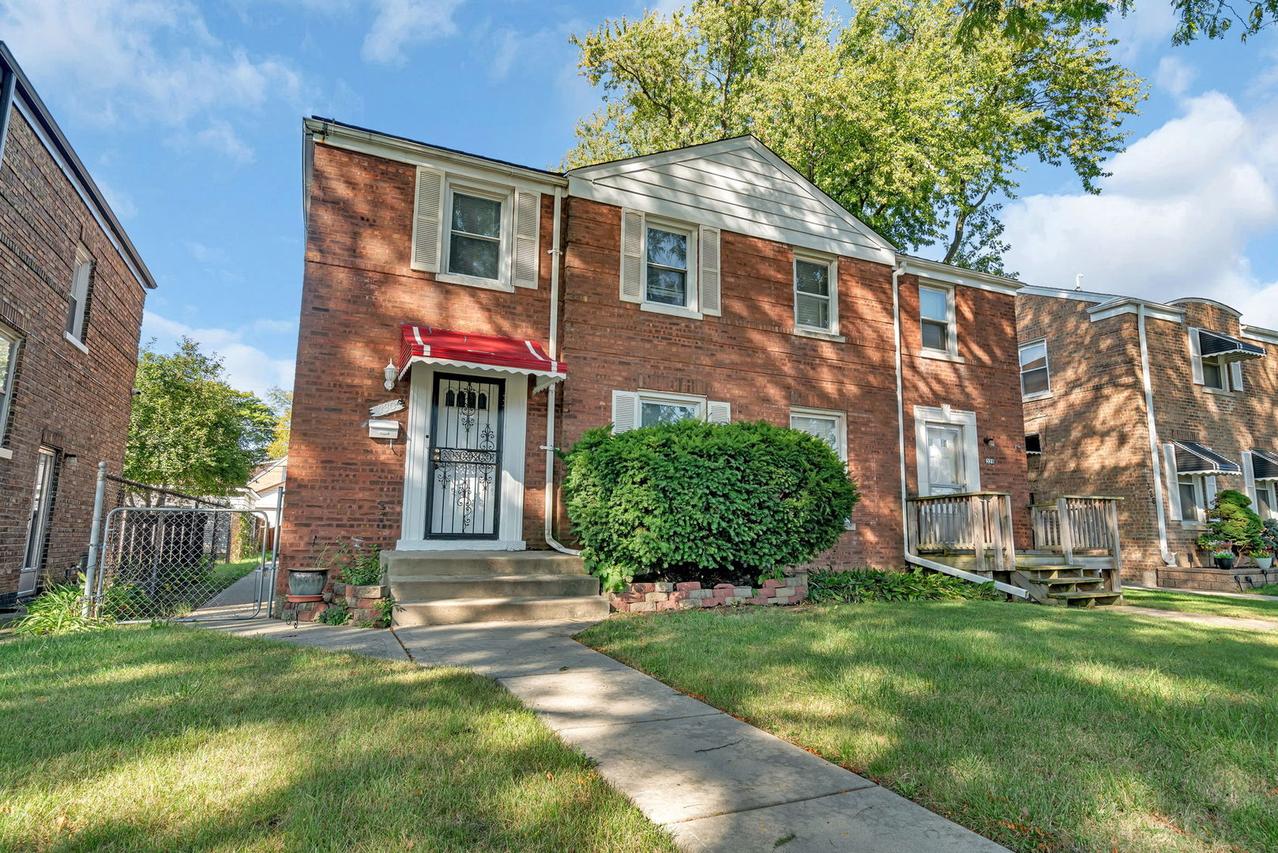 330 Geneva Ave., Bellwood, IL 60104