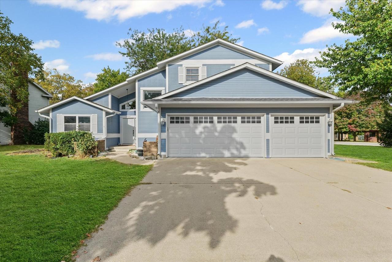 2401 Lakewood Dr., Champaign, IL 61822