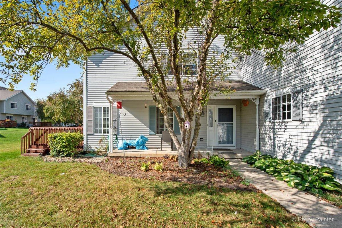 212 Village Creek Dr., Lake In The Hills, IL 60156