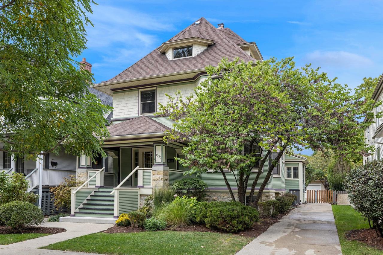 1030 Superior St., Oak Park, IL 60302