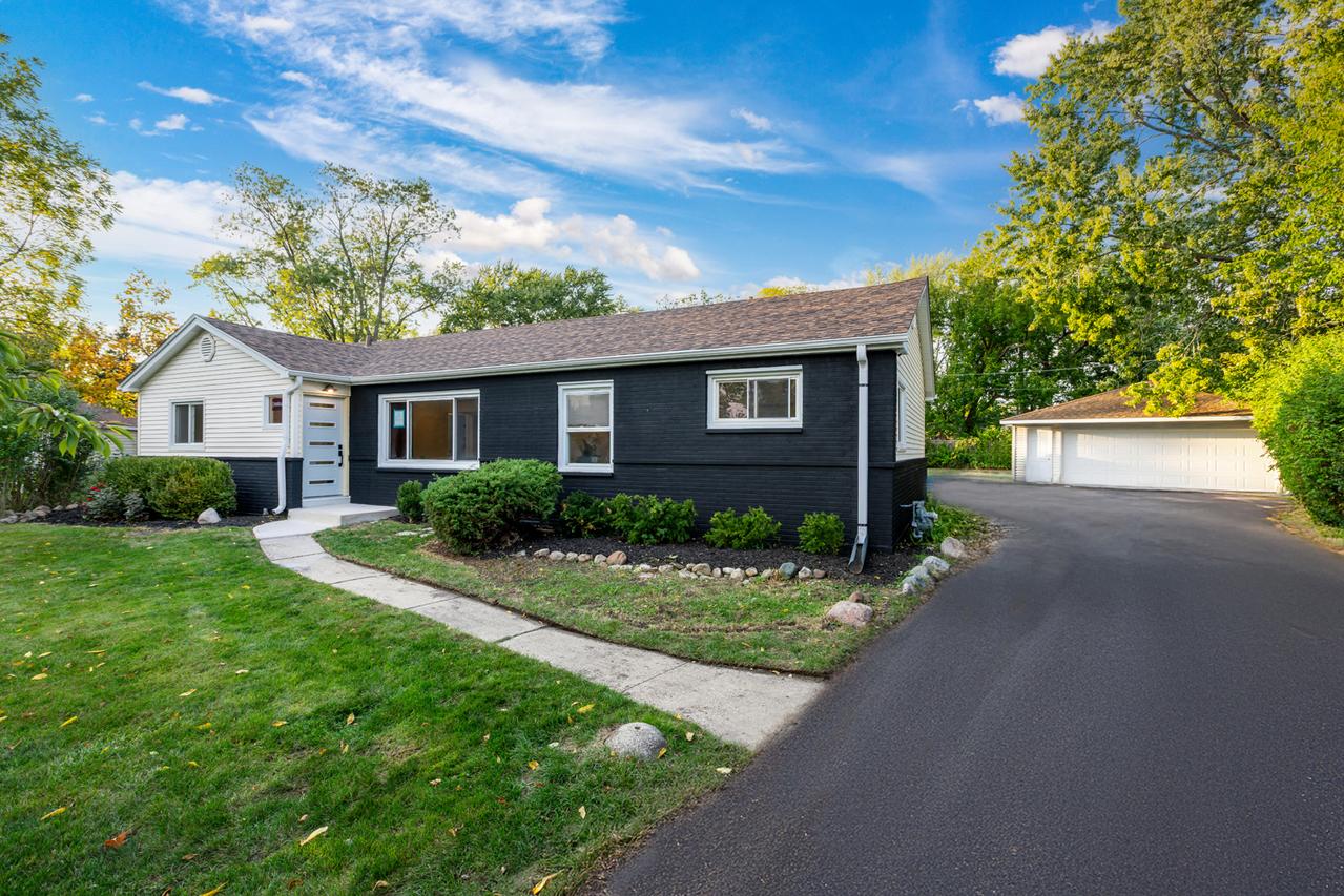 760 Buckeye Dr., Hoffman Estates, IL 60169