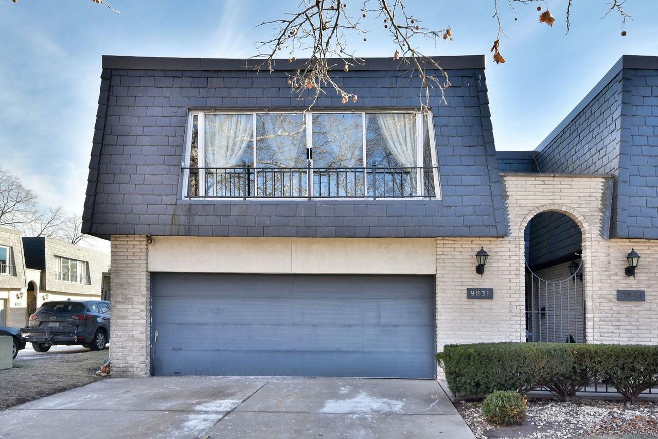 9831 S Karlov Ave., Oak Lawn, IL 60453