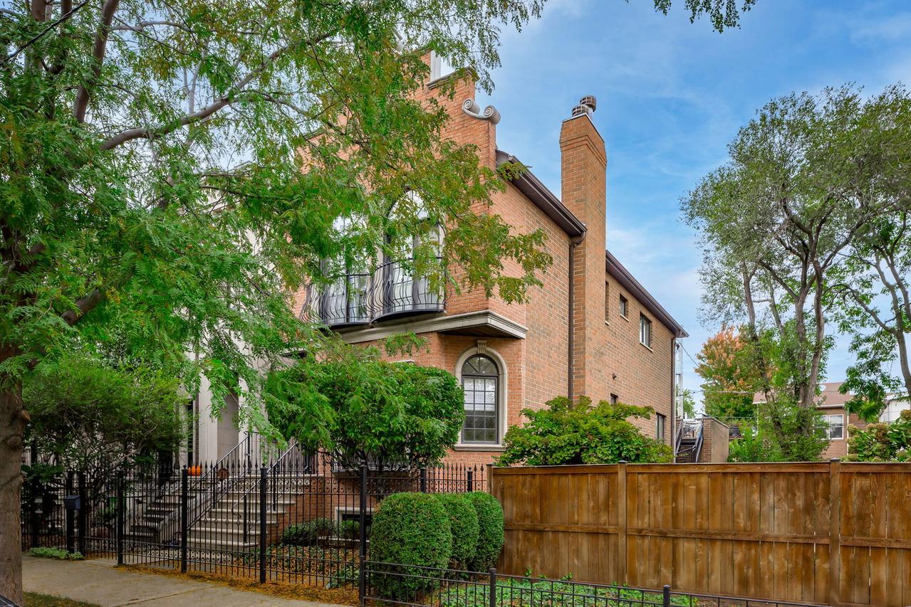 2320 W Charleston St., Chicago, IL 60647