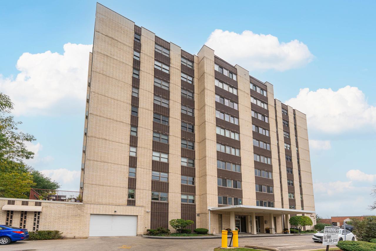 141 N La Grange Rd. #601, La Grange, IL 60525