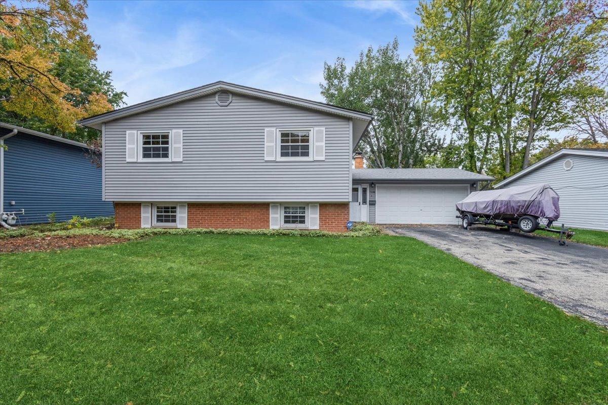 7138 Edgebrook Ln., Hanover Park, IL 60133