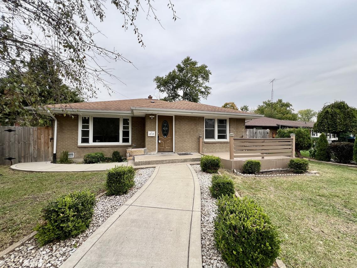 1717 Greenview Ave., Kankakee, IL 60901