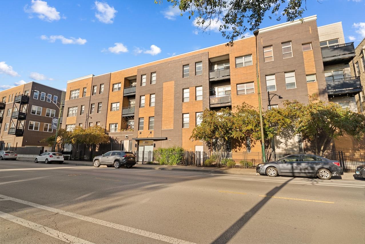 2951 N Clybourn Ave. #204, Chicago, IL 60618