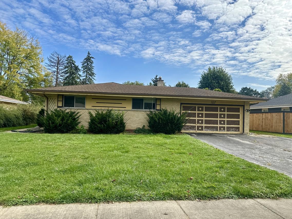 107 N Stevenson Ln., Mount Prospect, IL 60056