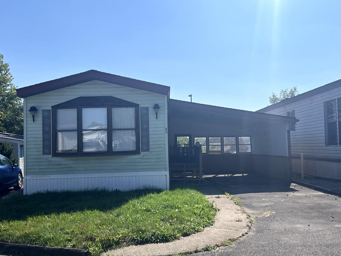 63 Maple Ln., Manteno, IL 60950