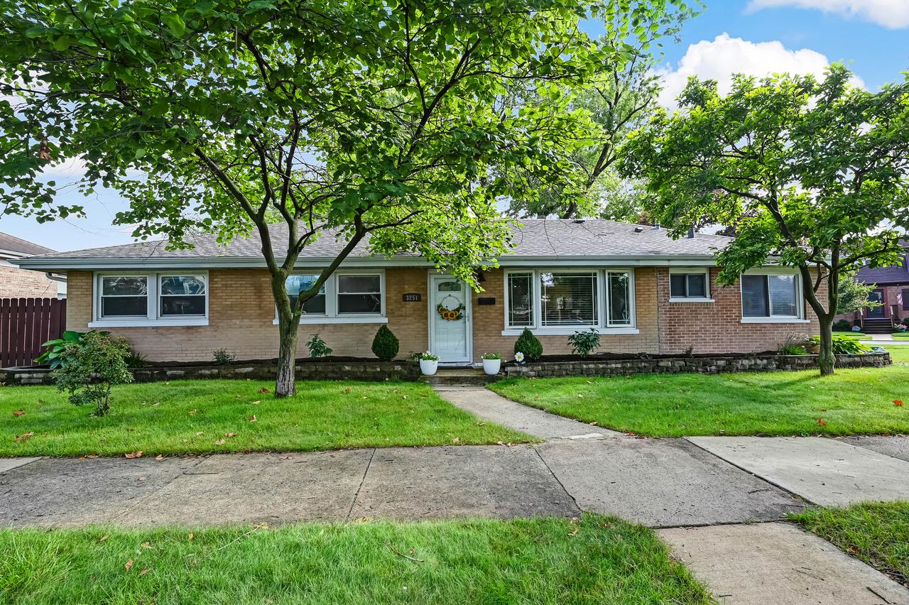 3251 Grand Blvd., Brookfield, IL 60513