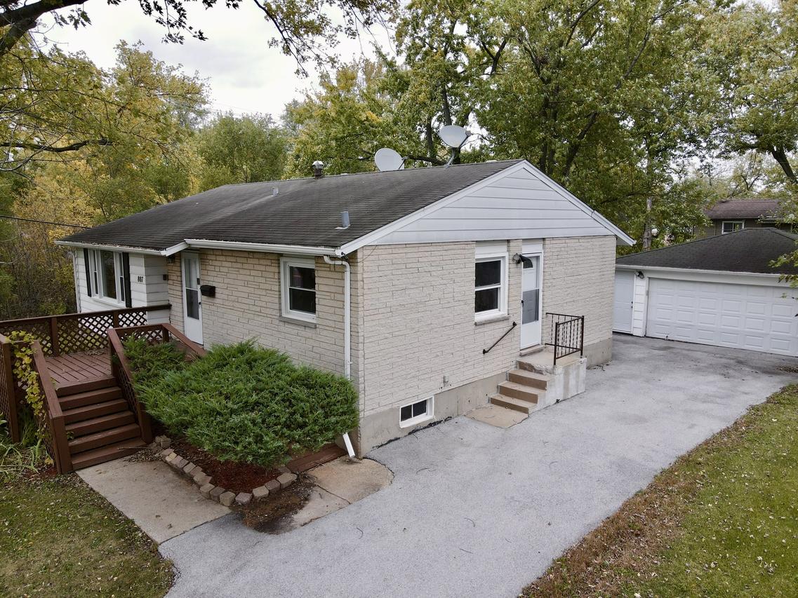 807 Blackhawk Dr., University Park, IL 60484